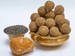Black urad dal laddu